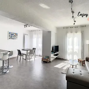 Au Pied Du Château De L'empéri Appartement