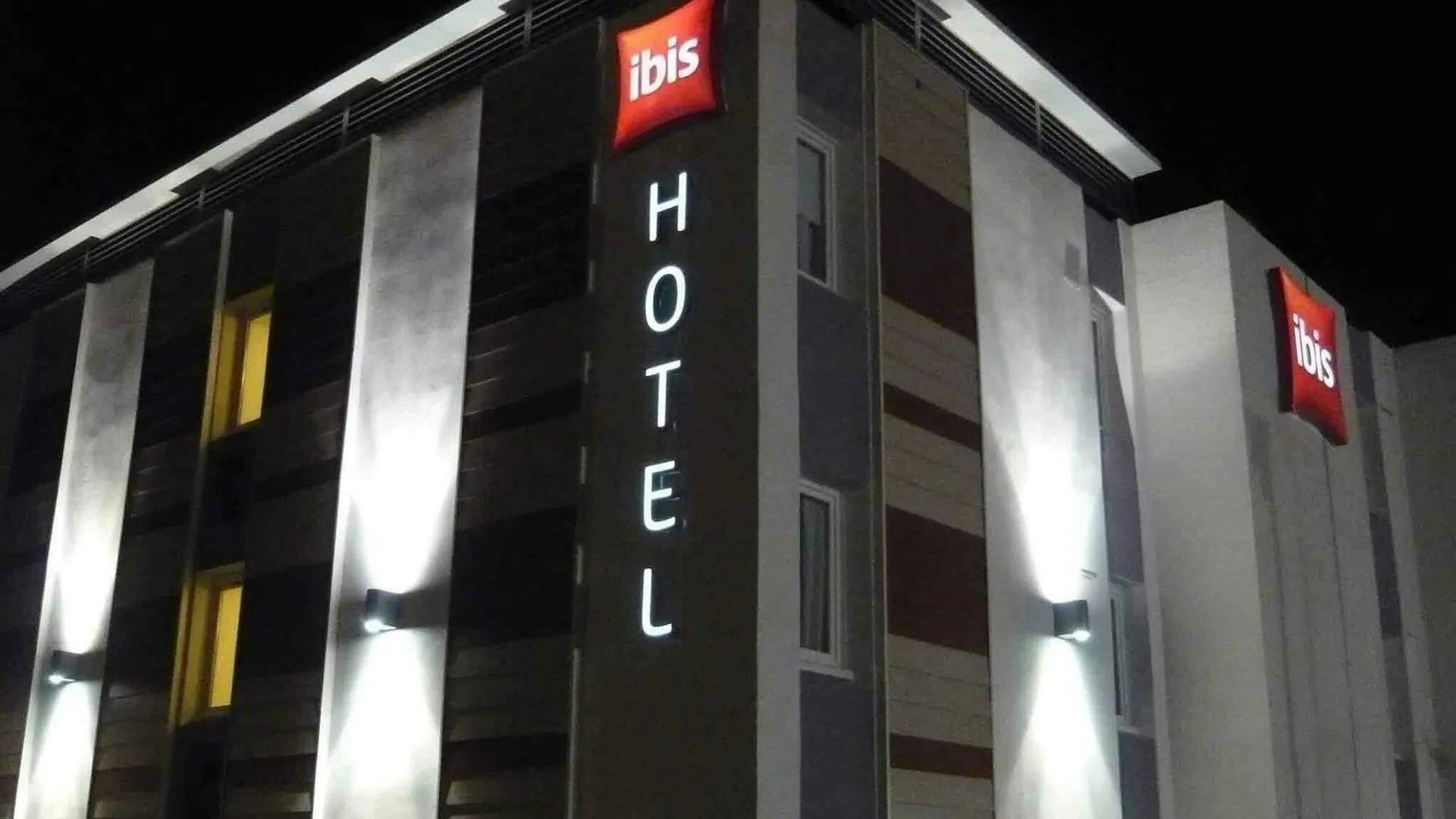 Ibis Salon De Provence Hotel